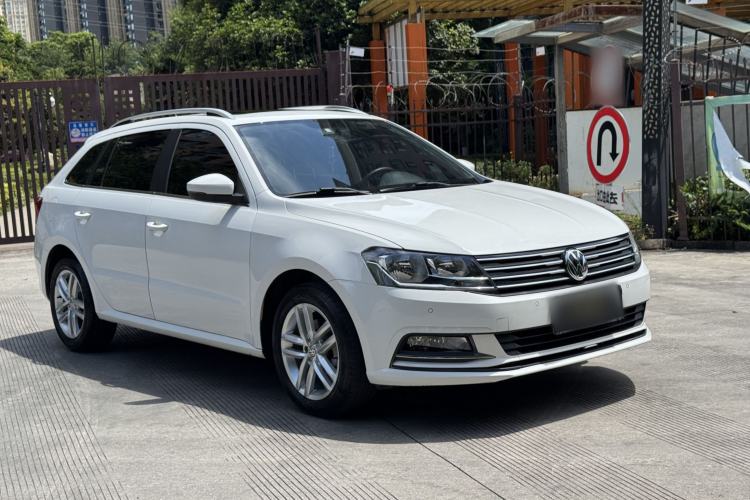 Used Volkswagen Gran Lavida 2015 1.6L Manual Comfort Edition Exterior 2
