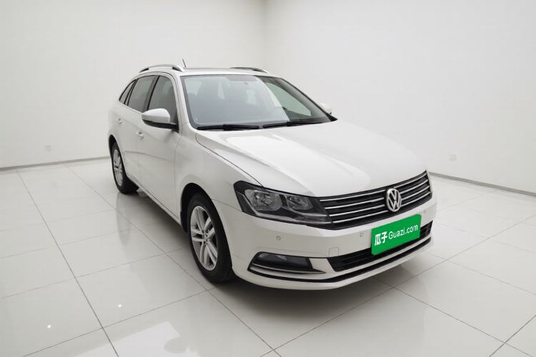 Used Volkswagen Gran Lavida 2015 1.6L Automatic Comfort Edition Exterior 2