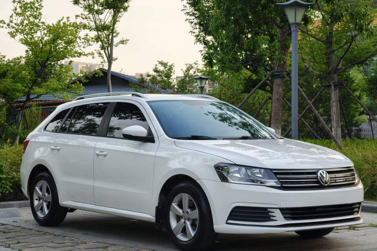 Used Volkswagen Gran Lavida 2015 1.6L Automatic Fashion Edition Exterior 2