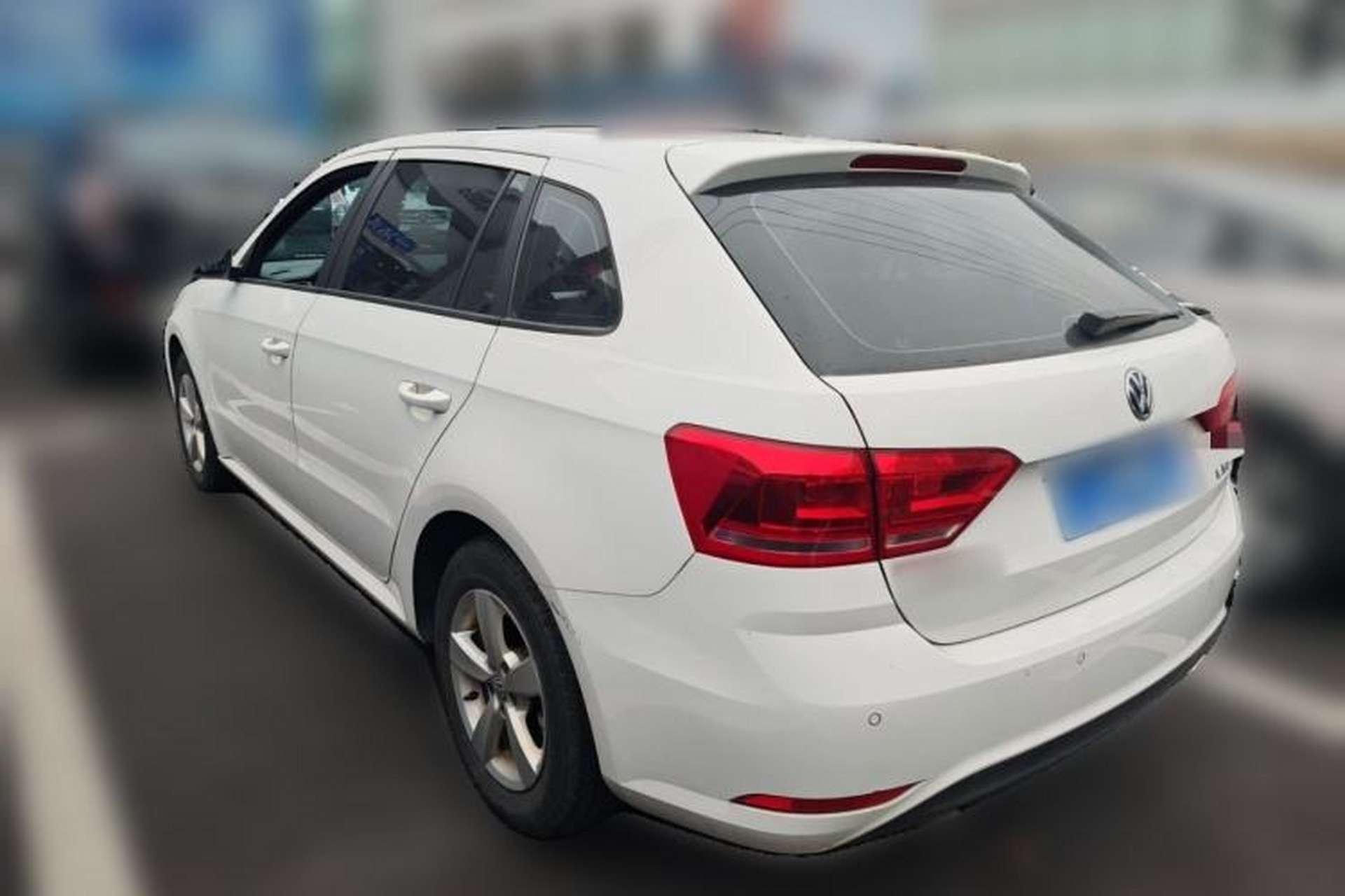 Used Volkswagen Gran Lavida 2015 1.6L Automatic Fashion Edition Exterior 2