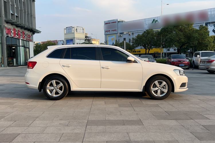 Used Volkswagen Gran Lavida 2015 1.6L Automatic Fashion Edition Exterior 2
