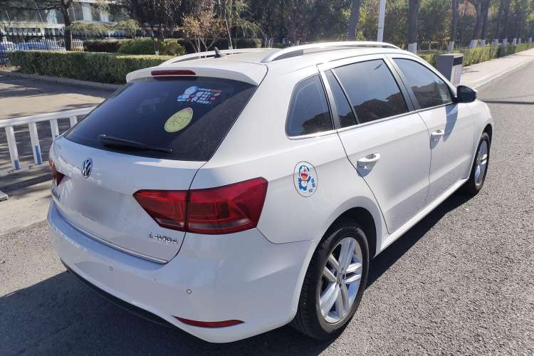 Used Volkswagen Gran Lavida 2015 1.6L Manual Comfort Edition Exterior 3