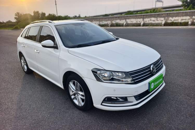 Used Volkswagen Gran Lavida 2015 1.6L Manual Comfort Edition Exterior 3