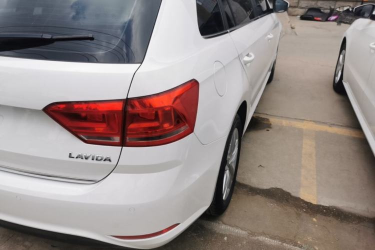 Used Volkswagen Gran Lavida 2015 1.6L Manual Comfort Edition Exterior 3