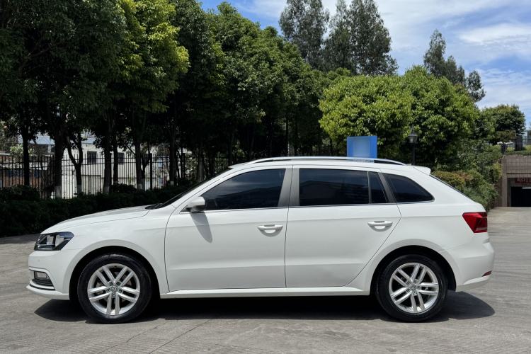 Used Volkswagen Gran Lavida 2015 1.6L Manual Comfort Edition Exterior 3