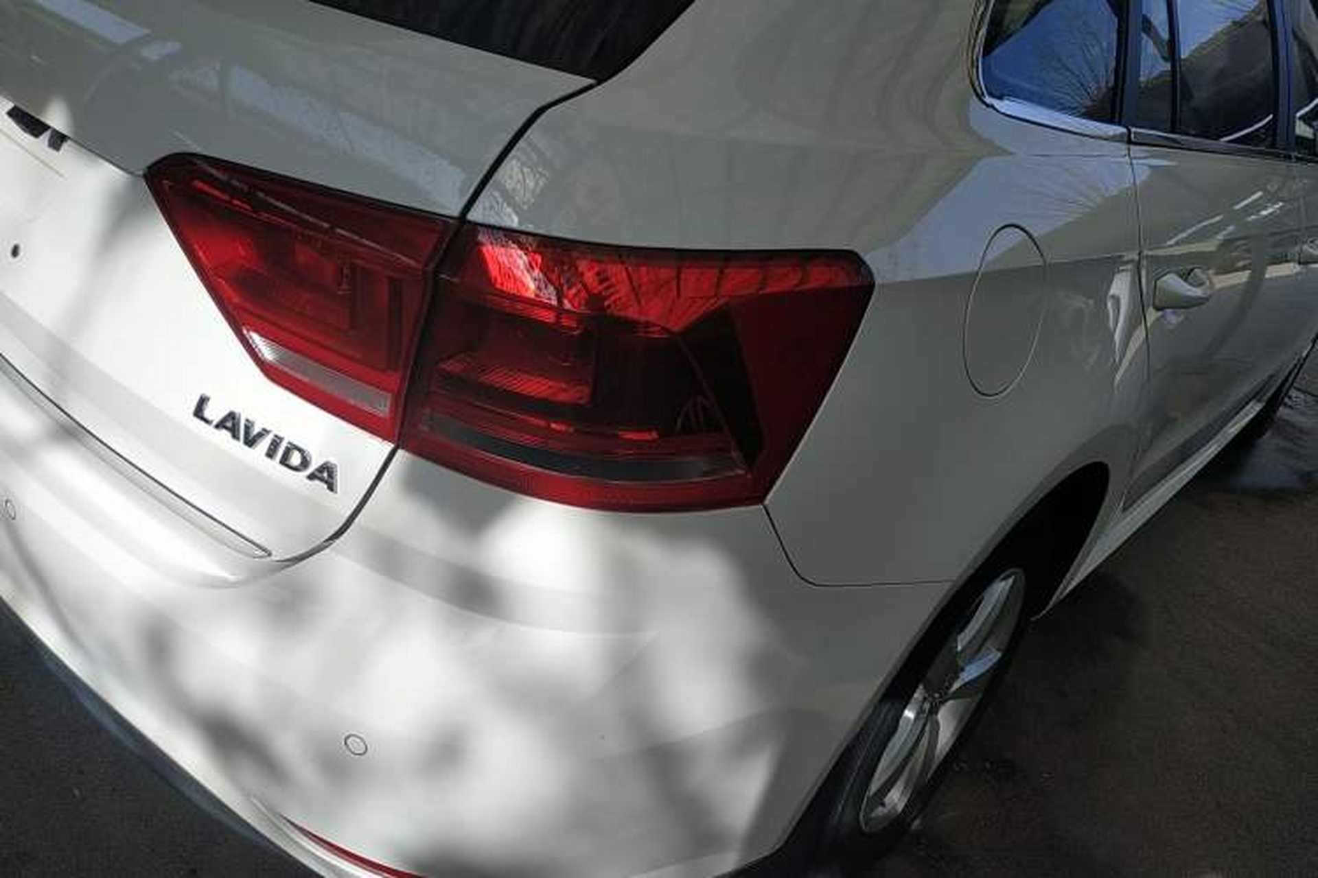 Used Volkswagen Gran Lavida 2015 1.6L Manual Fashion Edition Exterior 3