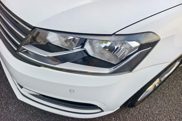 Used Volkswagen Gran Lavida 2015 1.6L Manual Comfort Edition Exterior 4