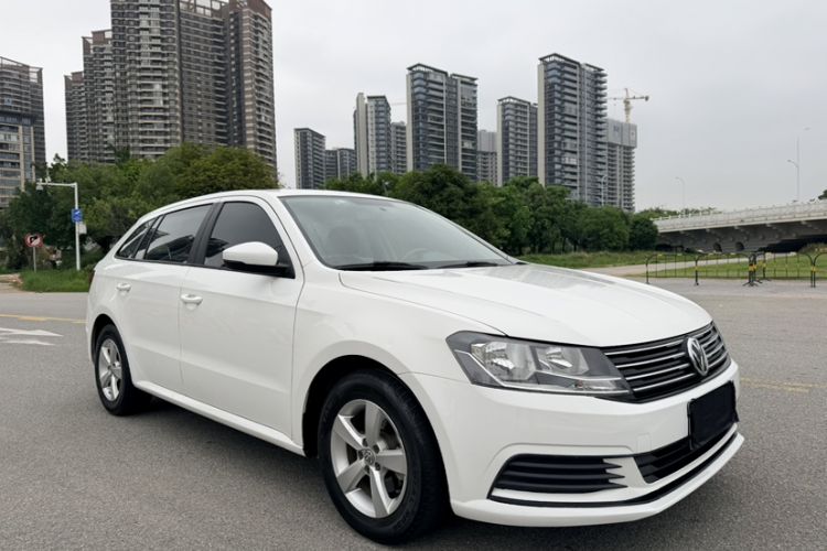 Used Volkswagen Gran Lavida 2015 1.6L Automatic Fashion Edition Exterior 4