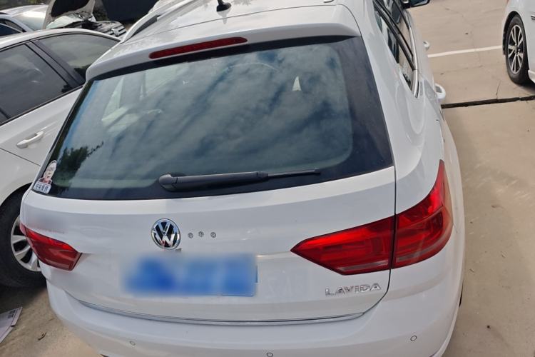 Used Volkswagen Gran Lavida 2015 1.6L Manual Comfort Edition Exterior 4