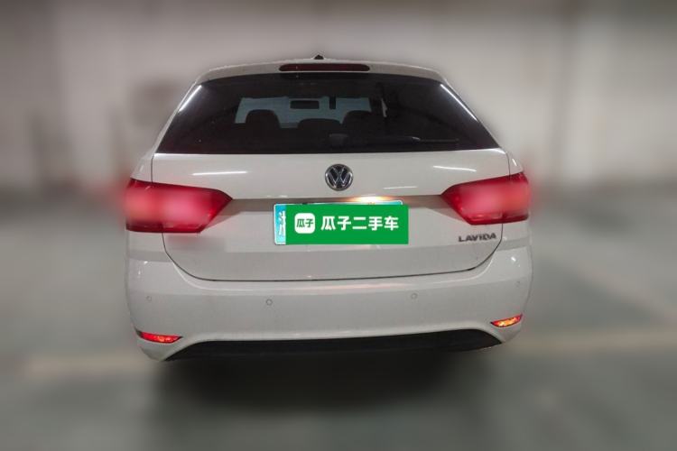Used Volkswagen Gran Lavida 2015 1.6L Automatic Fashion Edition Exterior 4