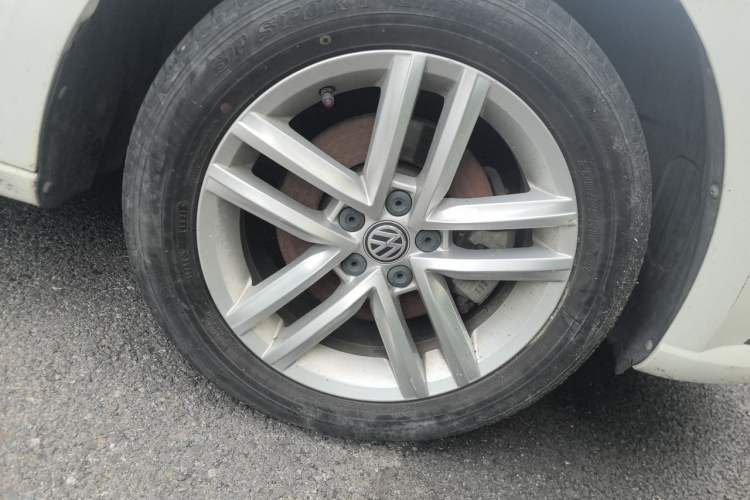 Used Volkswagen Gran Lavida 2015 1.6L Automatic Comfort Edition Exterior 4