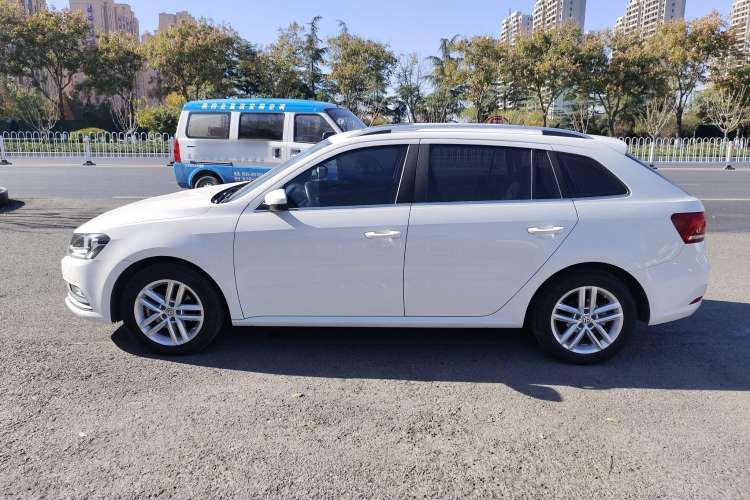 Used Volkswagen Gran Lavida 2015 1.6L Manual Comfort Edition Exterior 5