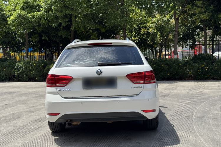 Used Volkswagen Gran Lavida 2015 1.6L Manual Comfort Edition Exterior 5