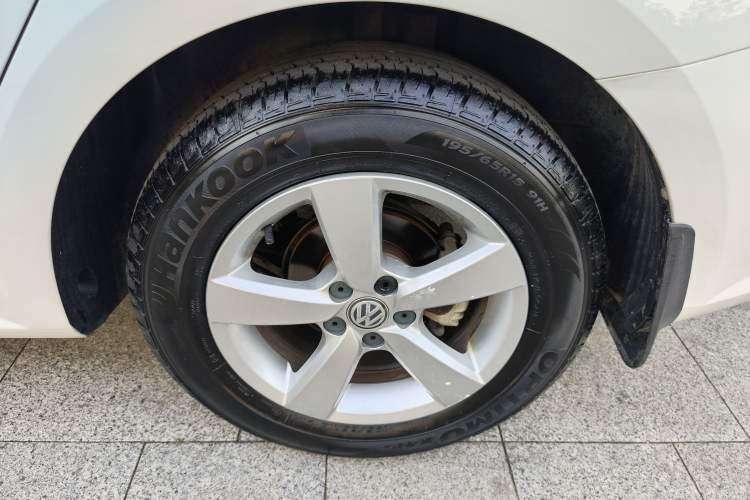 Used Volkswagen Gran Lavida 2015 1.6L Automatic Fashion Edition Exterior 5