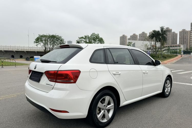 Used Volkswagen Gran Lavida 2015 1.6L Automatic Fashion Edition Exterior 5