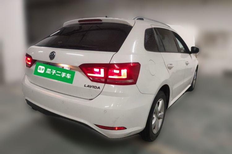 Used Volkswagen Gran Lavida 2015 1.6L Automatic Fashion Edition Exterior 5