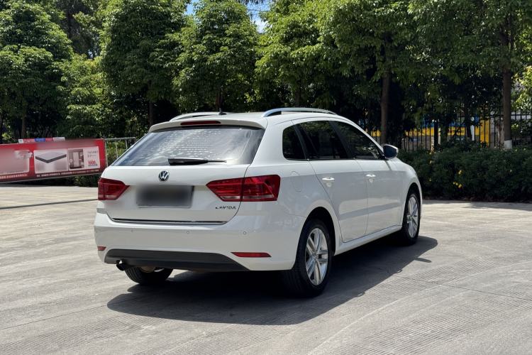 Used Volkswagen Gran Lavida 2015 1.6L Manual Comfort Edition Exterior 6