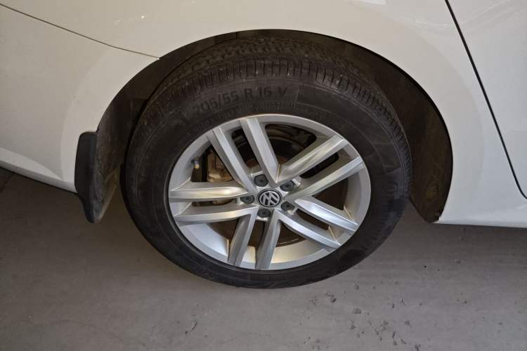 Used Volkswagen Gran Lavida 2015 230TSI DSG Comfort Edition Exterior 8
