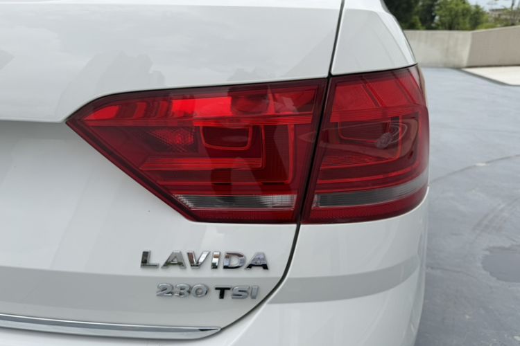 Used Volkswagen Gran Lavida 2015 230TSI DSG Comfort Edition Exterior 9