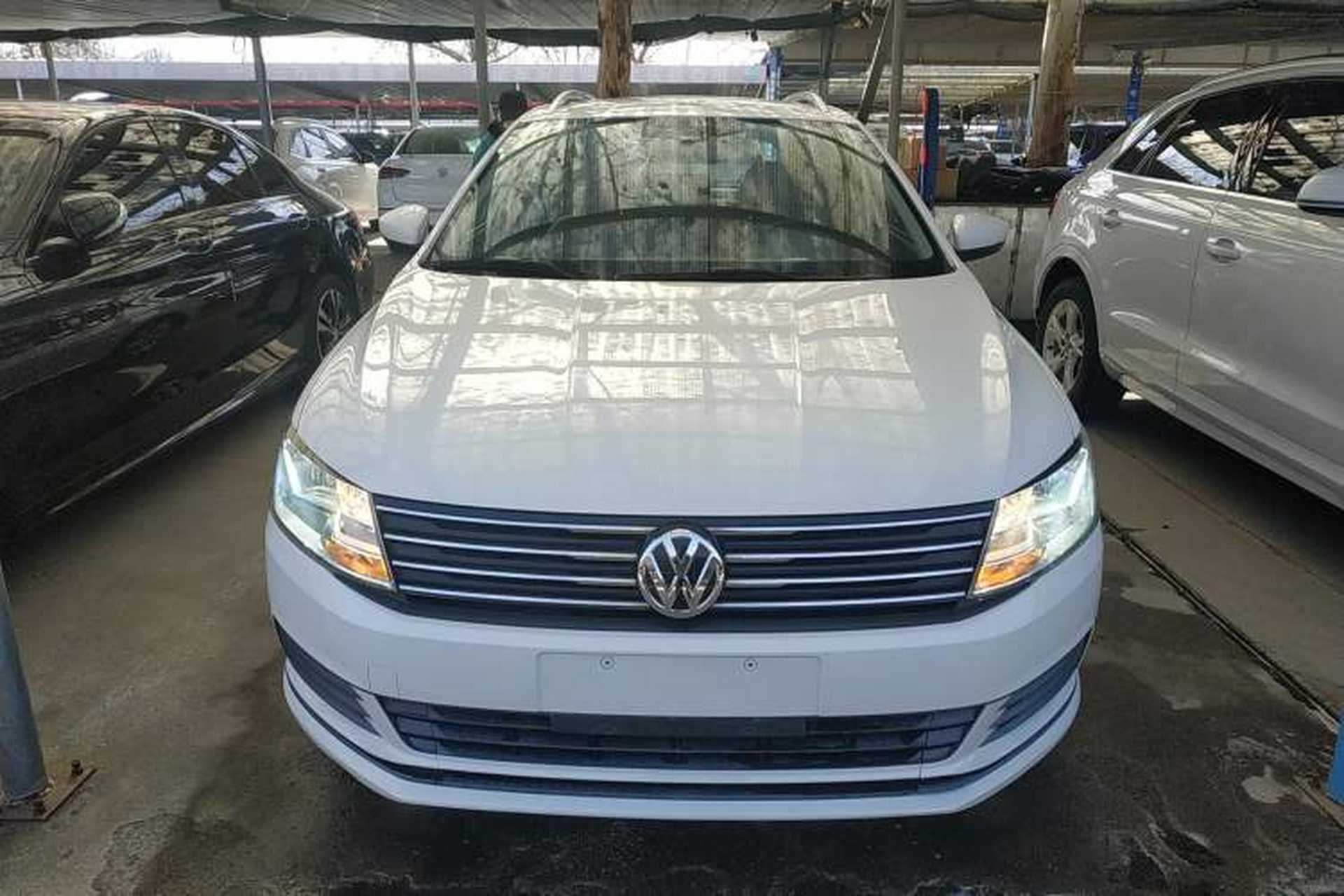 Used Volkswagen Gran Lavida 2015 1.6L Manual Fashion Edition Front
