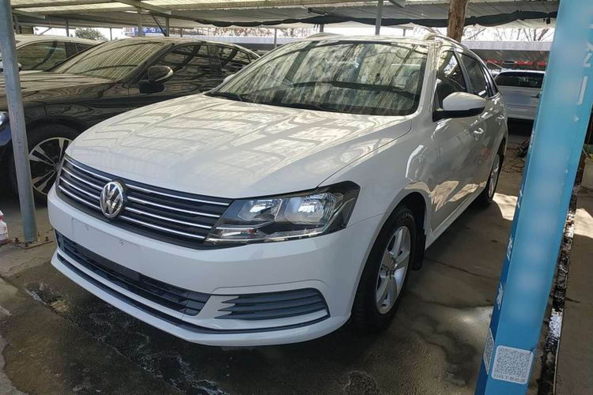 Used Volkswagen Gran Lavida 2015 1.6L Manual Fashion Edition Front Left 45 Deg