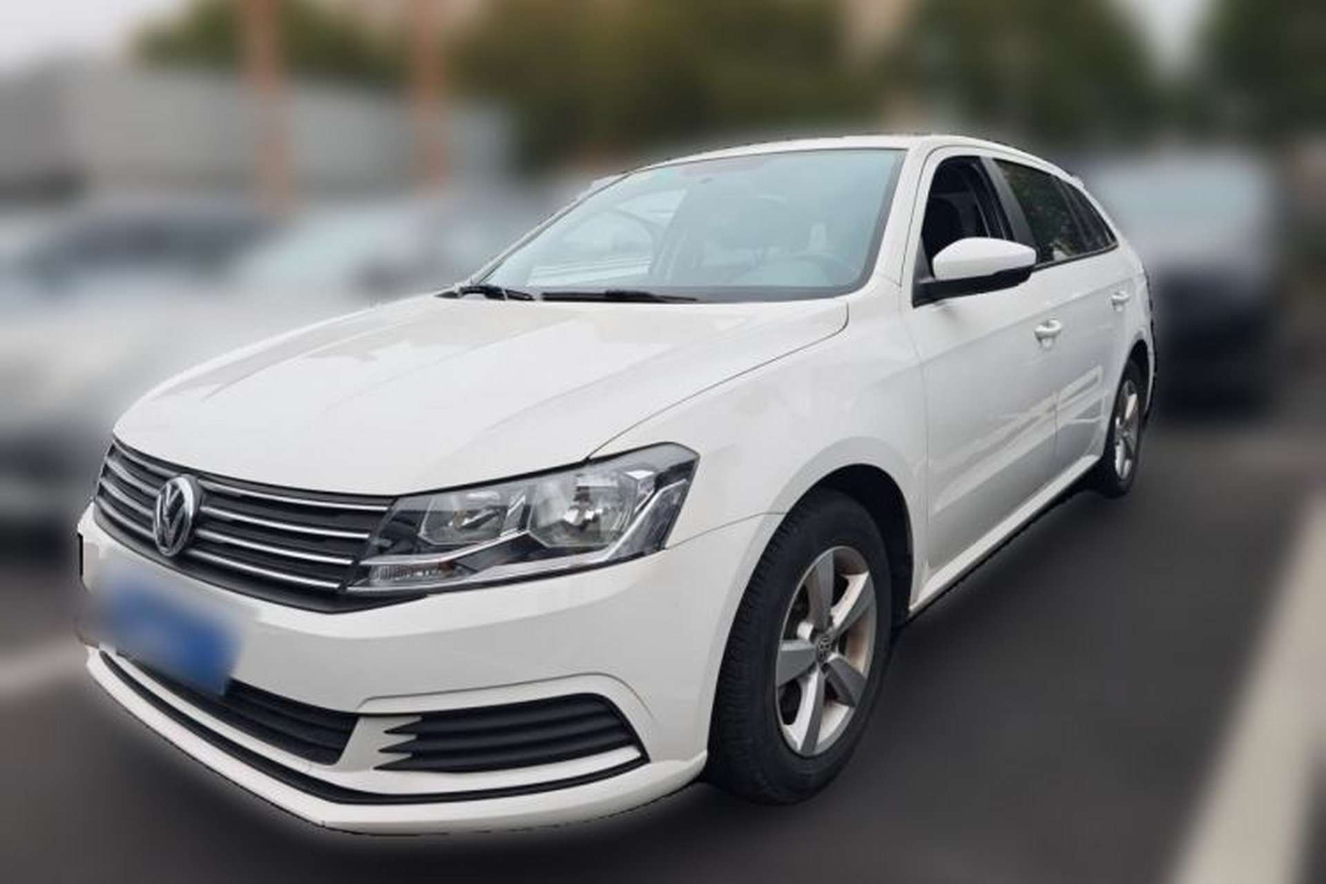 Used Volkswagen Gran Lavida 2015 1.6L Automatic Fashion Edition Front Left 45 Deg
