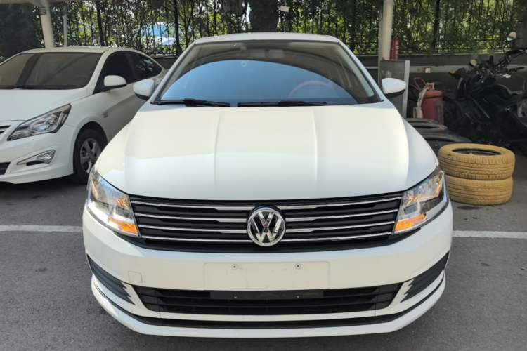 Used Volkswagen Gran Lavida 2015 1.6L Automatic Fashion Edition Front