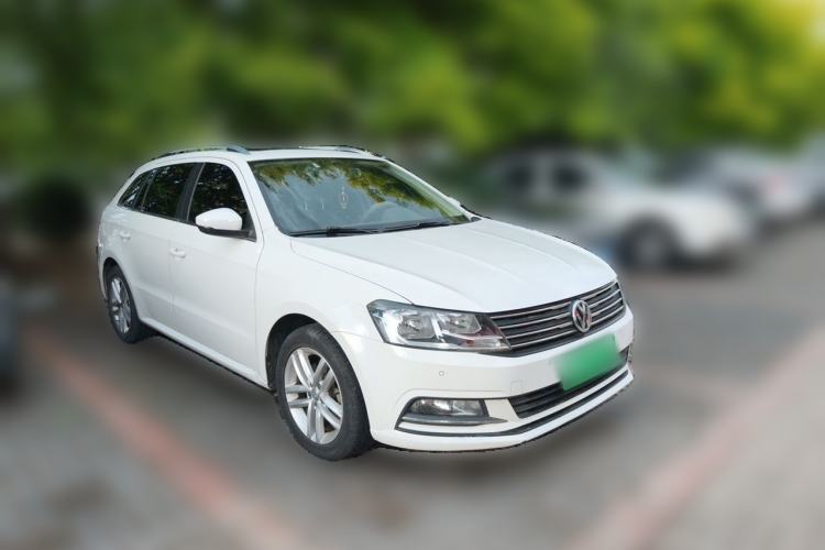 Used Volkswagen Gran Lavida 2015 1.6L Automatic Comfort Edition Front Right 45 Deg