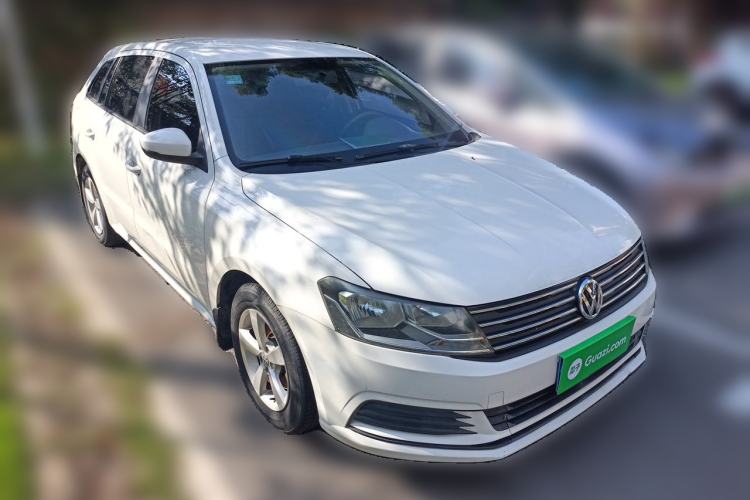 Used Volkswagen Gran Lavida 2015 1.6L Automatic Fashion Edition Front Right 45 Deg