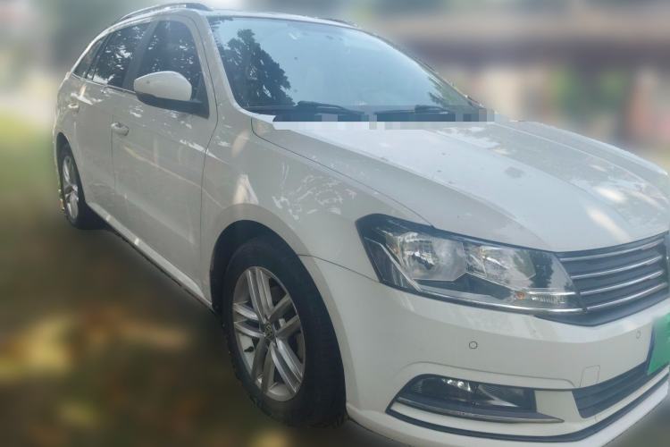 Used Volkswagen Gran Lavida 2015 1.6L Automatic Comfort Edition Front Right 45 Deg