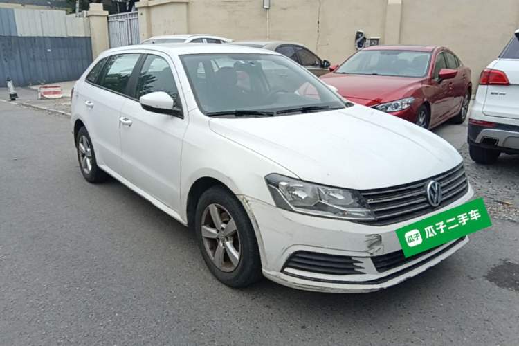 Used Volkswagen Gran Lavida 2015 1.6L Automatic Fashion Edition Front Right 45 Deg