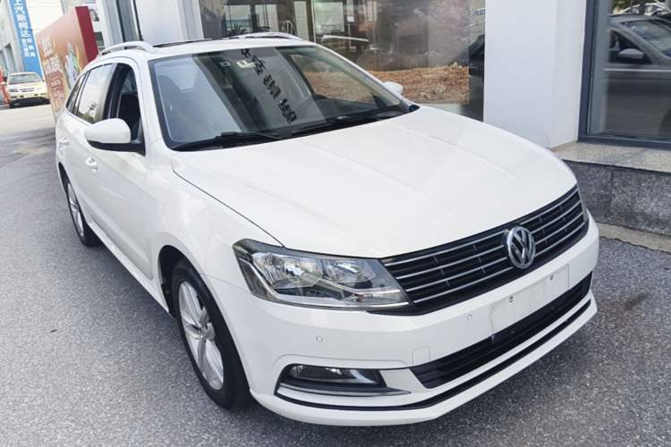 Used Volkswagen Gran Lavida 2015 1.6L Automatic Comfort Edition Front Right 45 Deg