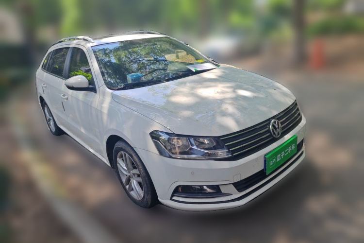 Used Volkswagen Gran Lavida 2015 1.6L Automatic Comfort Edition Front Right 45 Deg