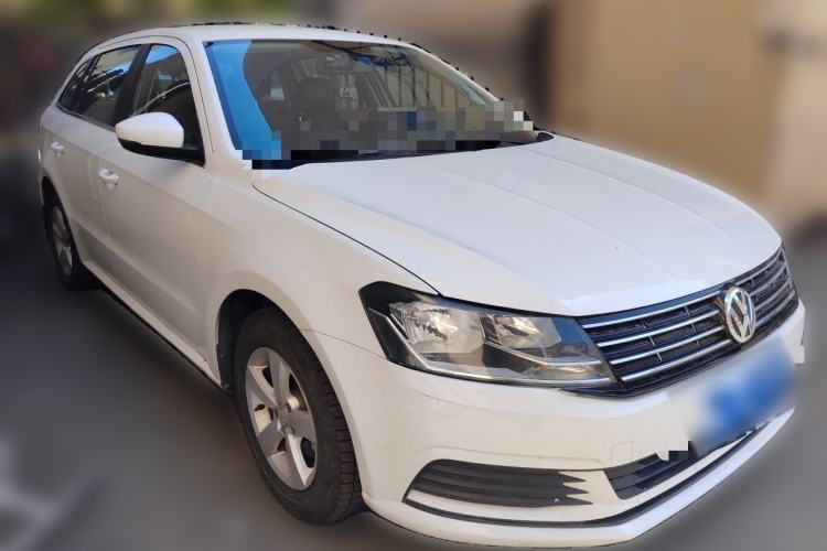 Used Volkswagen Gran Lavida 2015 1.6L Automatic Comfort Edition Front Right 45 Deg