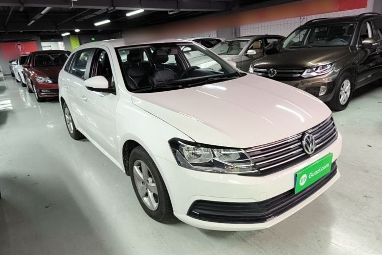 Used Volkswagen Gran Lavida 2015 1.6L Automatic Fashion Edition Front Right 45 Deg