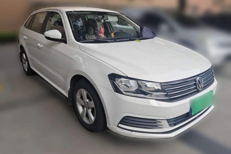 Used Volkswagen Gran Lavida 2015 1.6L Automatic Fashion Edition Front Right 45 Deg