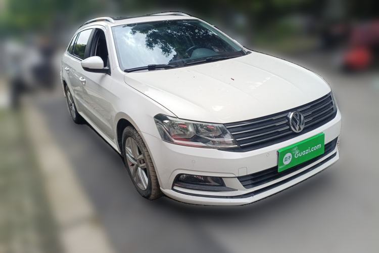Used Volkswagen Gran Lavida 2015 1.6L Manual Comfort Edition Front Right 45 Deg