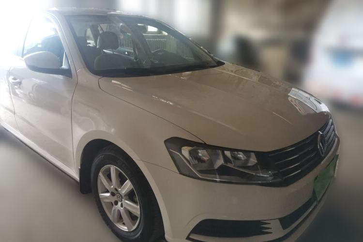 Used Volkswagen Gran Lavida 2015 1.6L Automatic Fashion Edition Front Right 45 Deg