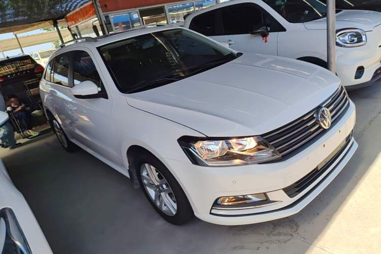 Used Volkswagen Gran Lavida 2015 230TSI DSG Comfort Edition Front Right 45 Deg