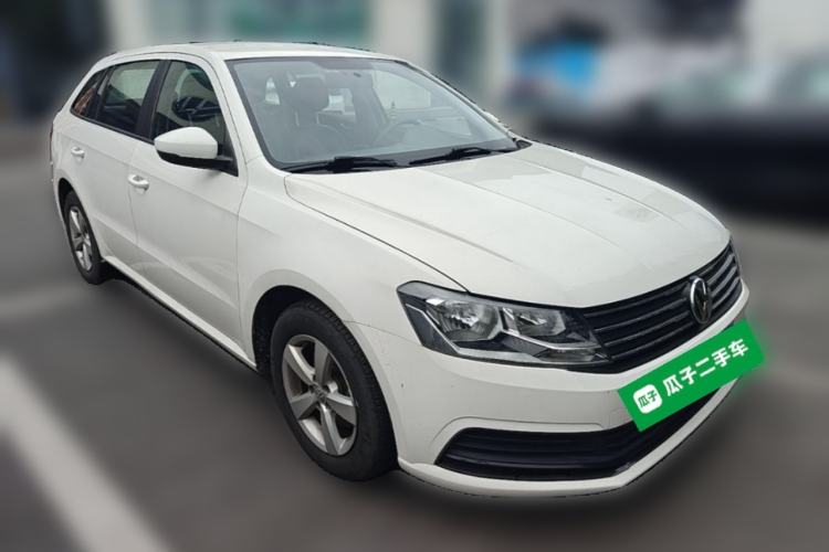 Used Volkswagen Gran Lavida 2015 1.6L Automatic Fashion Edition Front Right 45 Deg