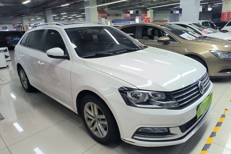 Used Volkswagen Gran Lavida 2015 1.6L Automatic Comfort Edition Front Right 45 Deg