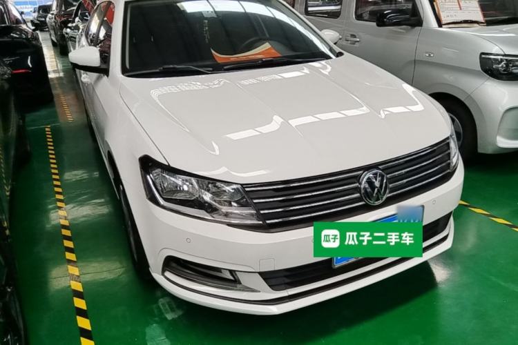 Used Volkswagen Gran Lavida 2015 1.6L Manual Comfort Edition Front Right 45 Deg