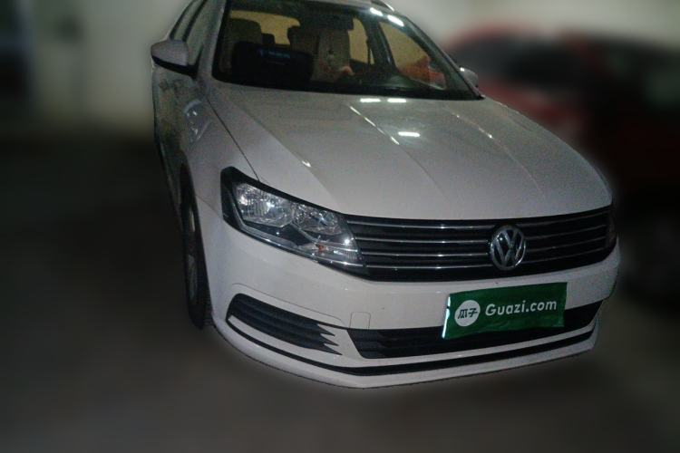 Used Volkswagen Gran Lavida 2015 1.6L Automatic Fashion Edition Front Right 45 Deg