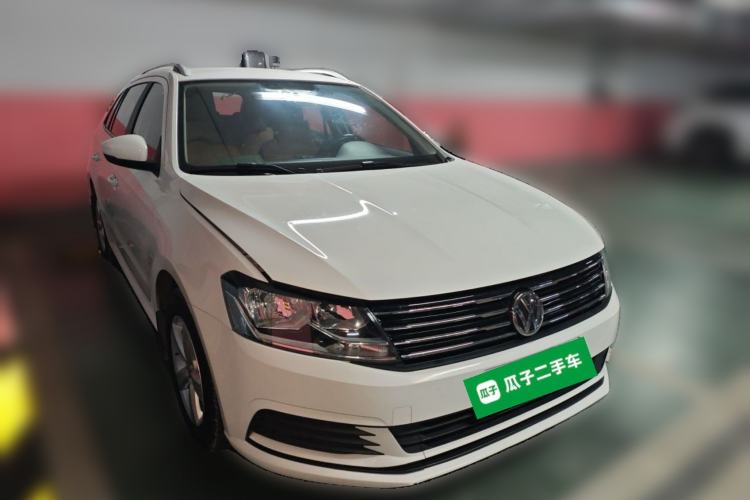 Used Volkswagen Gran Lavida 2015 1.6L Automatic Fashion Edition Front Right 45 Deg