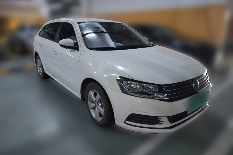 Used Volkswagen Gran Lavida 2015 1.6L Automatic Fashion Edition Front Right 45 Deg