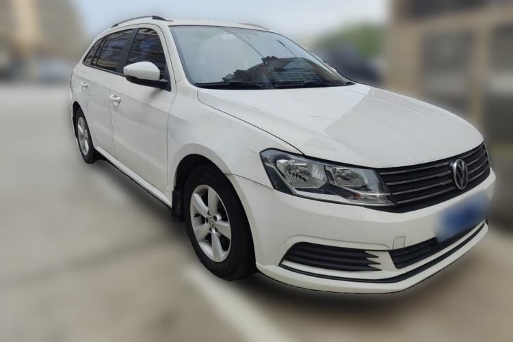Used Volkswagen Gran Lavida 2015 1.6L Automatic Fashion Edition Front Right 45 Deg