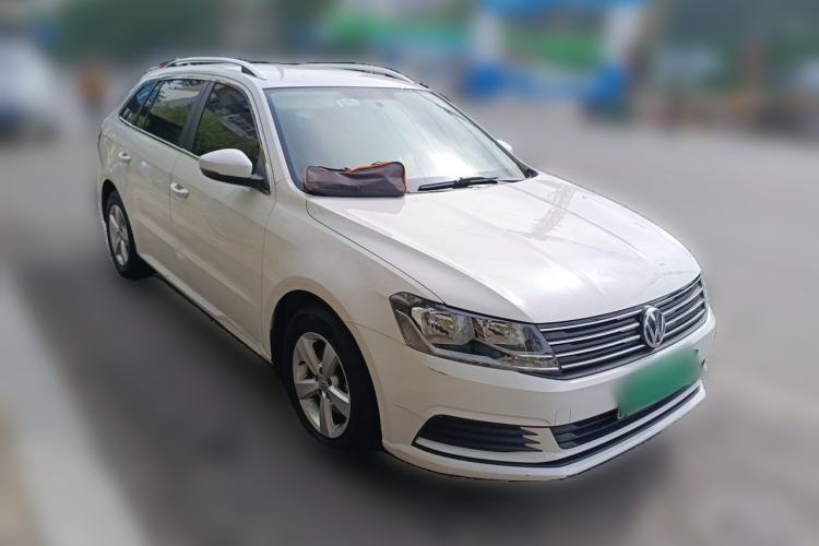 Used Volkswagen Gran Lavida 2015 1.6L Automatic Fashion Edition Front Right 45 Deg