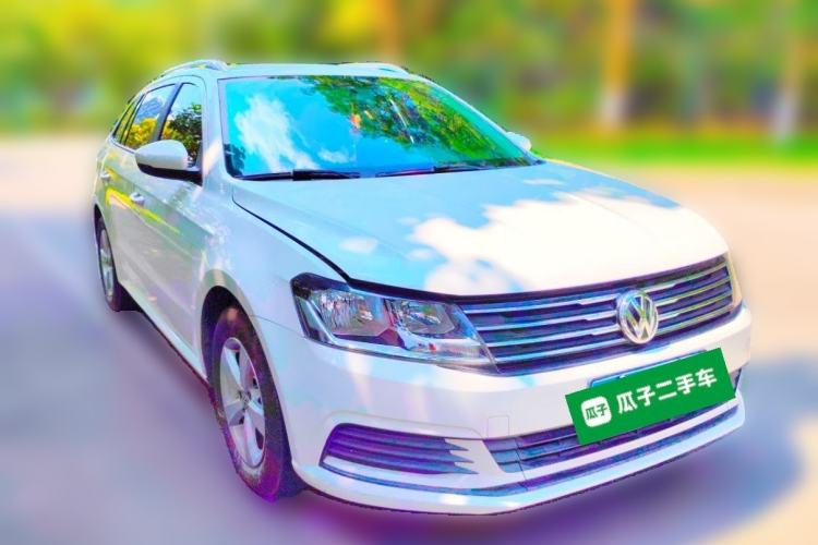 Used Volkswagen Gran Lavida 2015 1.6L Manual Fashion Edition Front Right 45 Deg