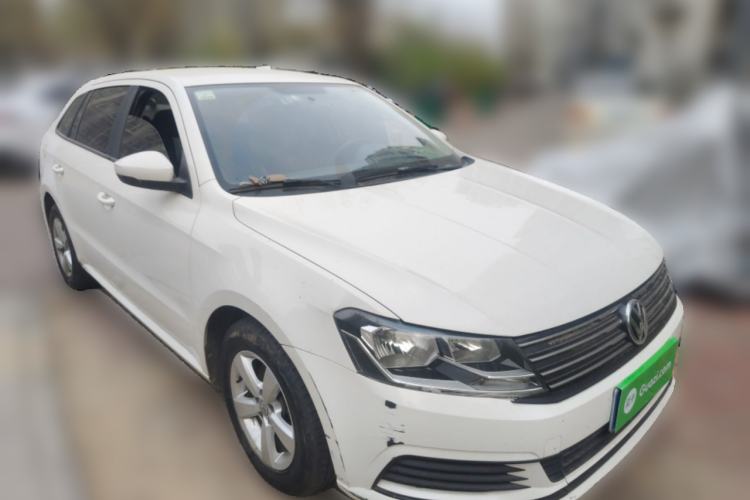Used Volkswagen Gran Lavida 2015 1.6L Automatic Fashion Edition Front Right 45 Deg