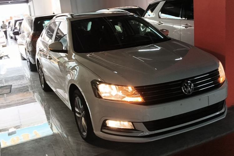 Used Volkswagen Gran Lavida 2015 230TSI DSG Comfort Edition Front Right 45 Deg